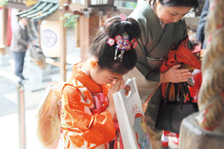 神社とお寺で違うお参り作法