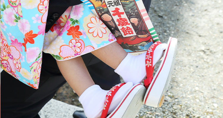 七五三の靴選びはどうする?和装・洋装別の選ぶポイント&靴擦れ対策も解説