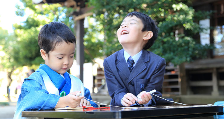 カジュアルな服装は避けましょう
