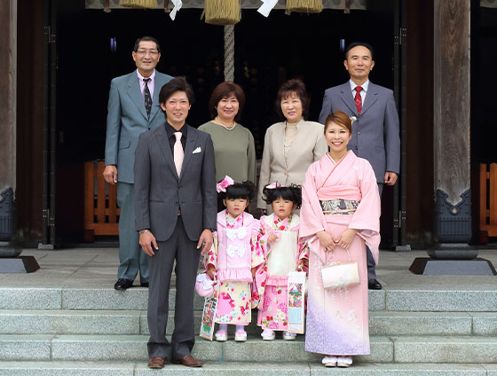 七五三のお参りや写真撮影に祖父母を誘う？迷いがちなポイントを解説