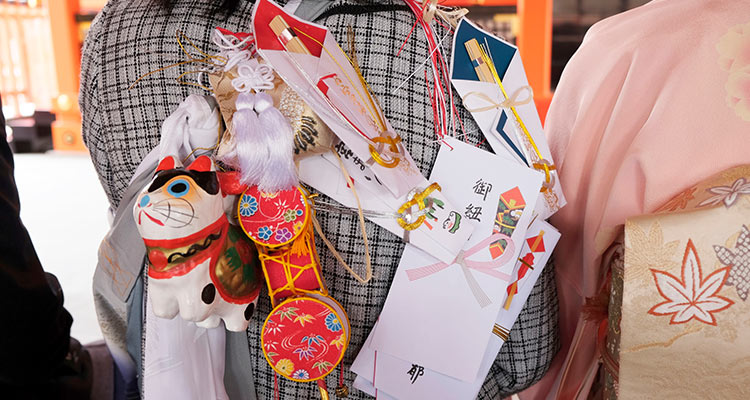 お宮参りの風習・紐銭(ひもせん)とは?結び方や金額、準備の仕方も解説!