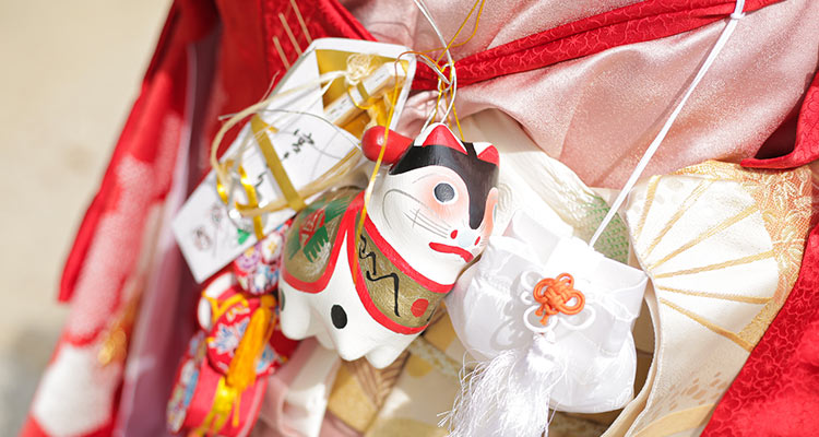 お宮参りの小物の種類や付け方は?込められた意味や用意の仕方を解説