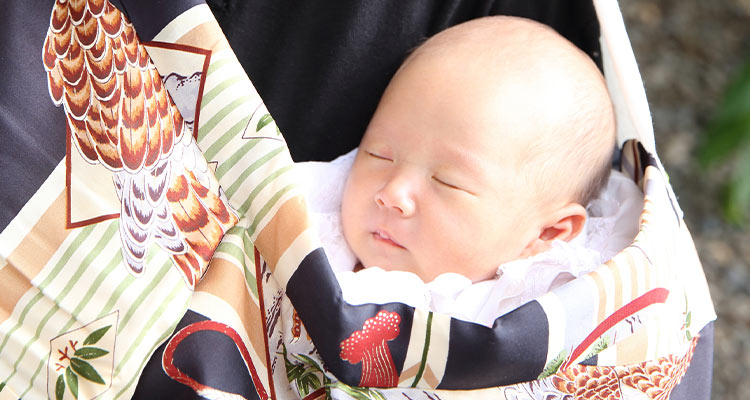 お宮参りに抱っこひもやベビーカーは必要?知っておきたいお宮参りの基礎知識